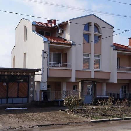 Dessi Apartamento Pleven Exterior foto