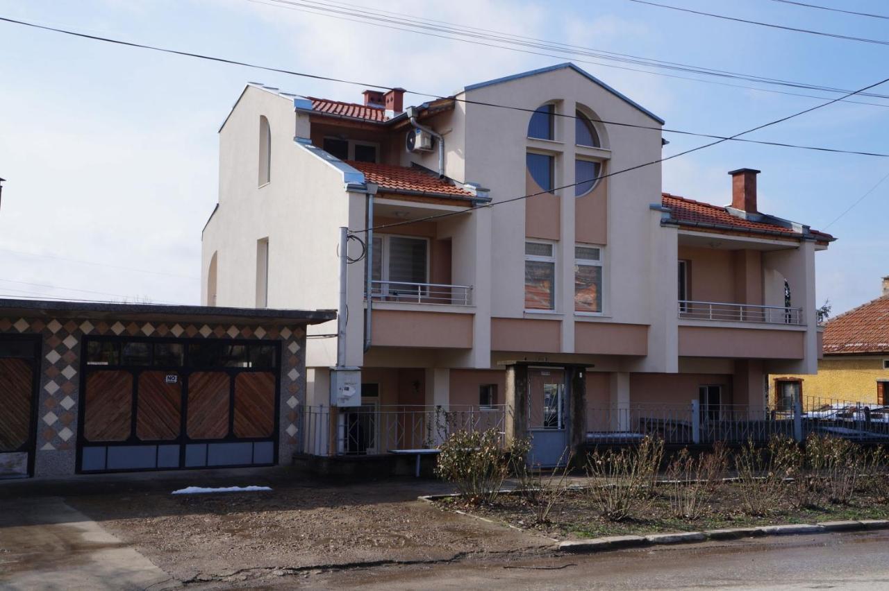 Dessi Apartamento Pleven Exterior foto