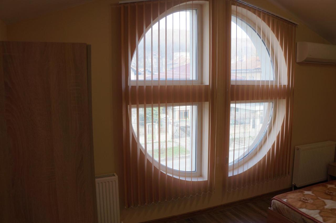 Dessi Apartamento Pleven Exterior foto